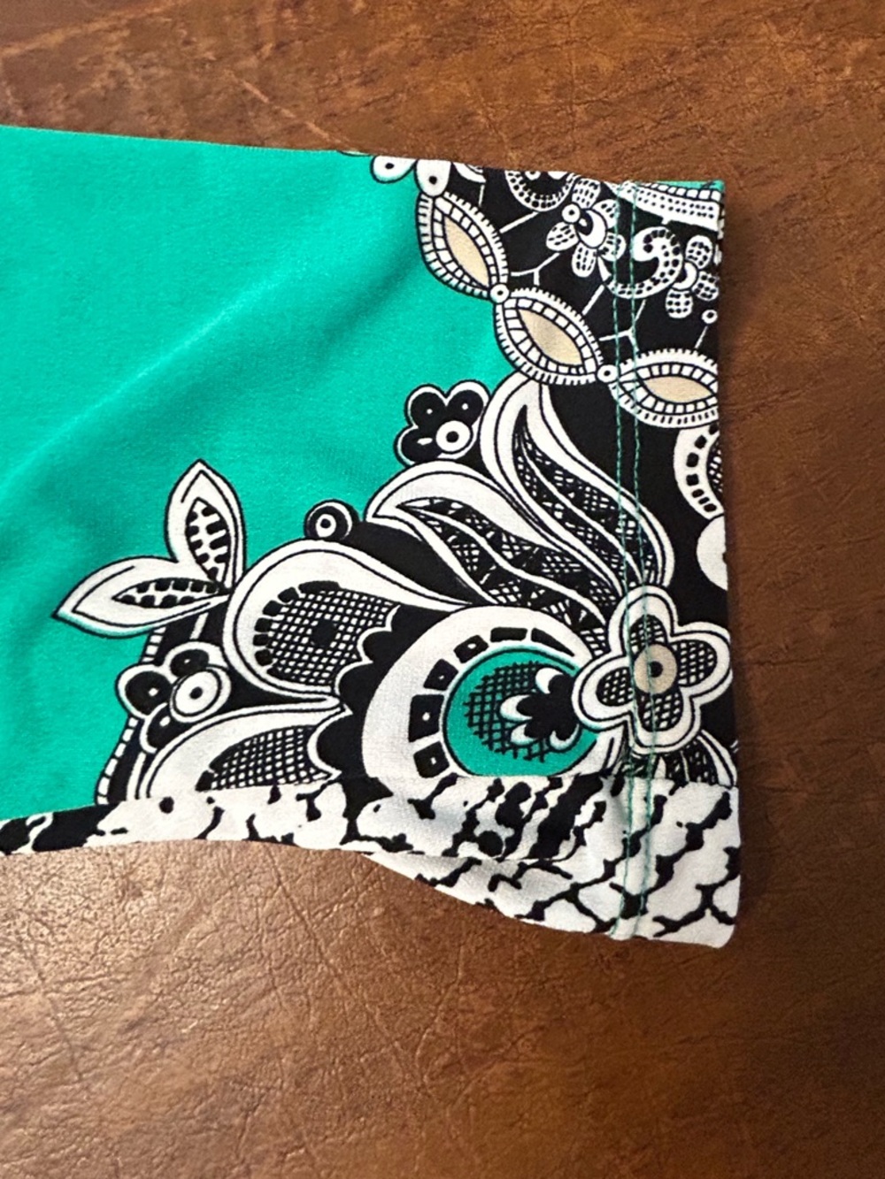 Chico's Helena Keyhold Neck Green/Black Paisley V-Notch Tunic Size 3/16/XL EUC - Picture 8 of 12